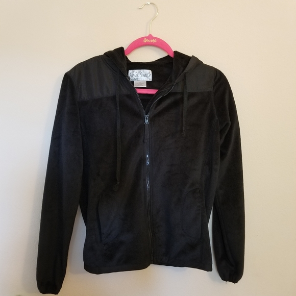 ⭐️❣️SALE 2/$18 OR 3/$27❣️⭐️ Amie Smith Super soft zip up jacket - Picture 1 of 4